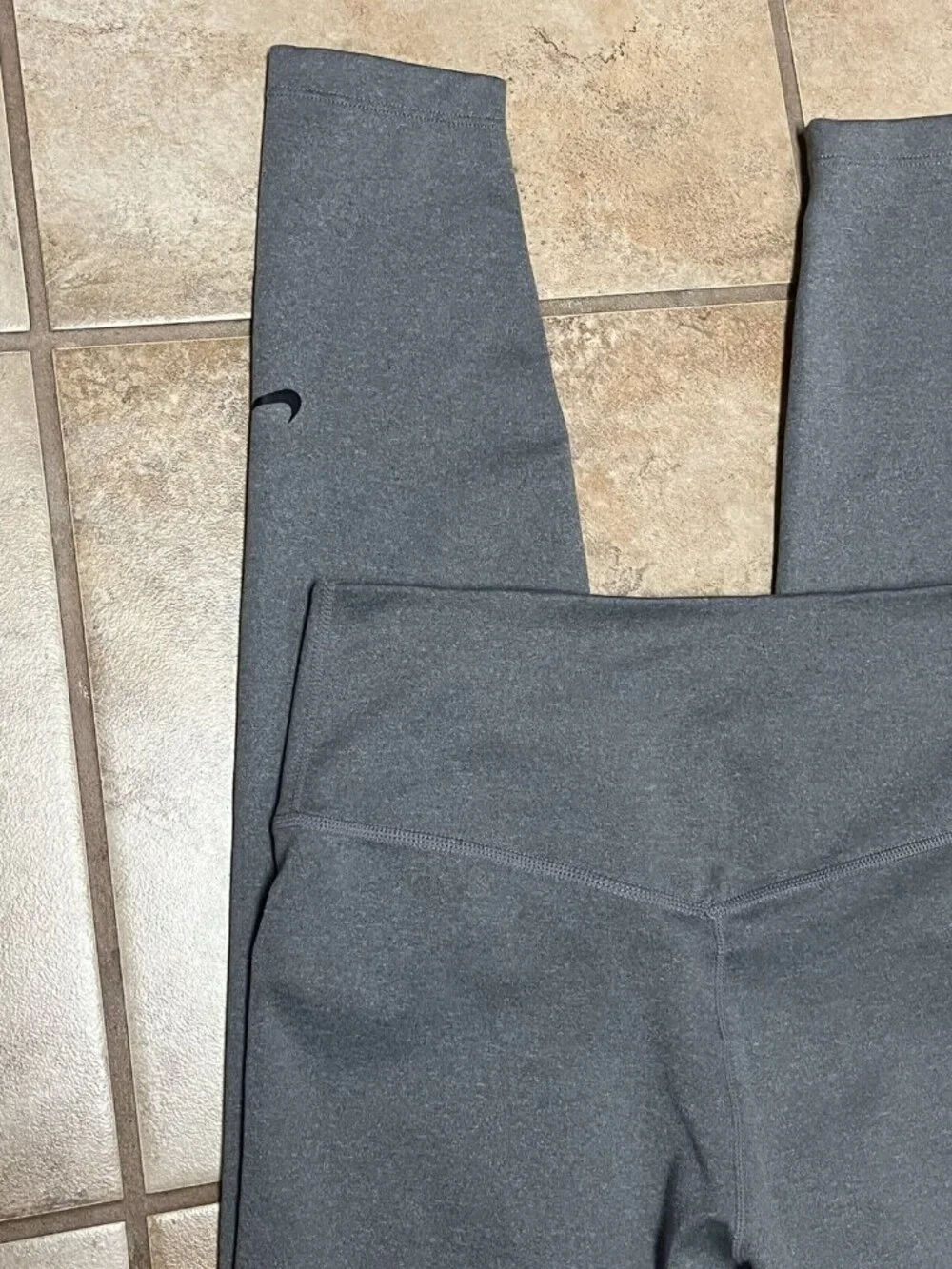 Nike Dri Fit Women’s Mid-Rise Activewear Leggings Gray AJ8827-098 SZ Small U8-31